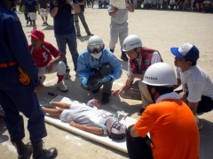 船橋市総合防災訓練における負傷者の救助訓練